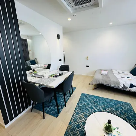 Golden Soul With Garage Parking Apartment *