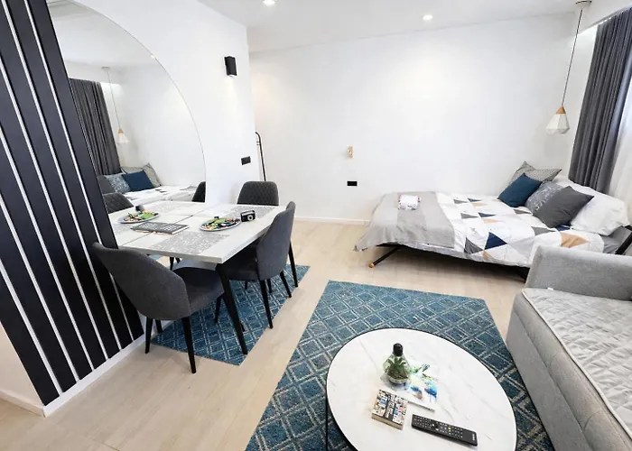 Golden Soul Old Town - Walk Everywhere